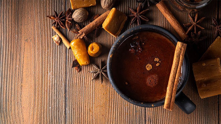 Začinjen MagicRooty latte z dodanim kakavom