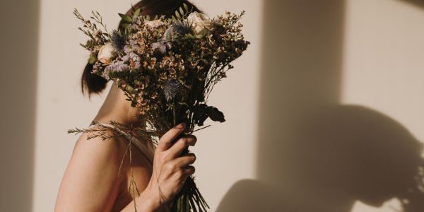 Menopavza: Razumevanje in podpora z naravnimi rešitvami