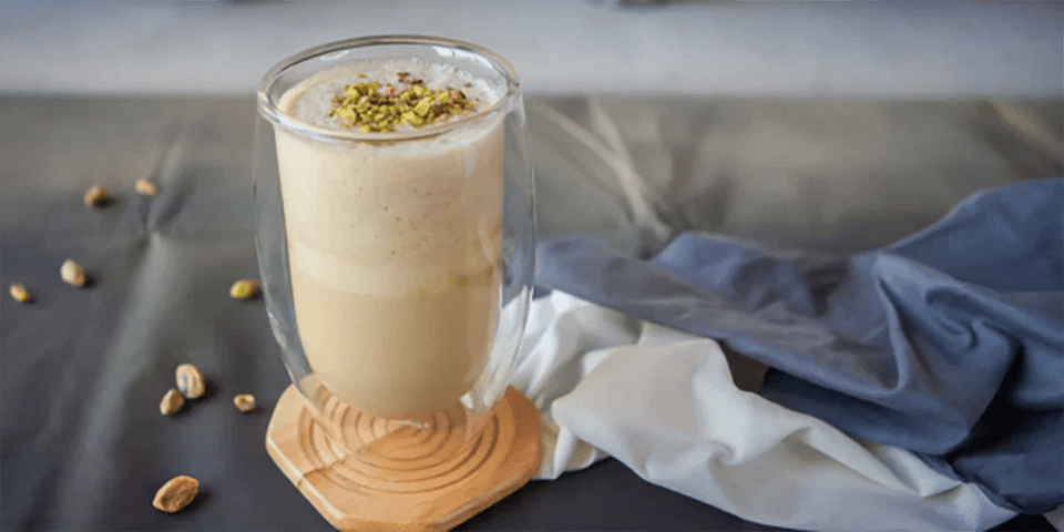 Pistacijin MagicRooty latte